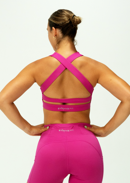 The SF Elite Crop Top is designed for runners who value freedom, comfort, and effortless performance.

Cross-over back straps follow the natural curve of your shoulder blades, allowing unrestricted arm movement and a natural feel through every stride. Lightweight and streamlined, this crop moves with you from warm-up to final sprint — so you can stay focused on the run.