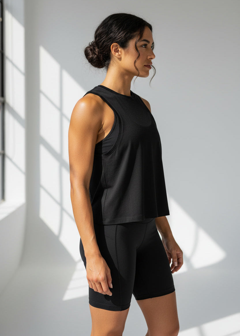 The Action Singlet is made for runners who value comfort and consistency.

A dependable style you can throw on and trust for everyday runs, training sessions, and the miles in between.