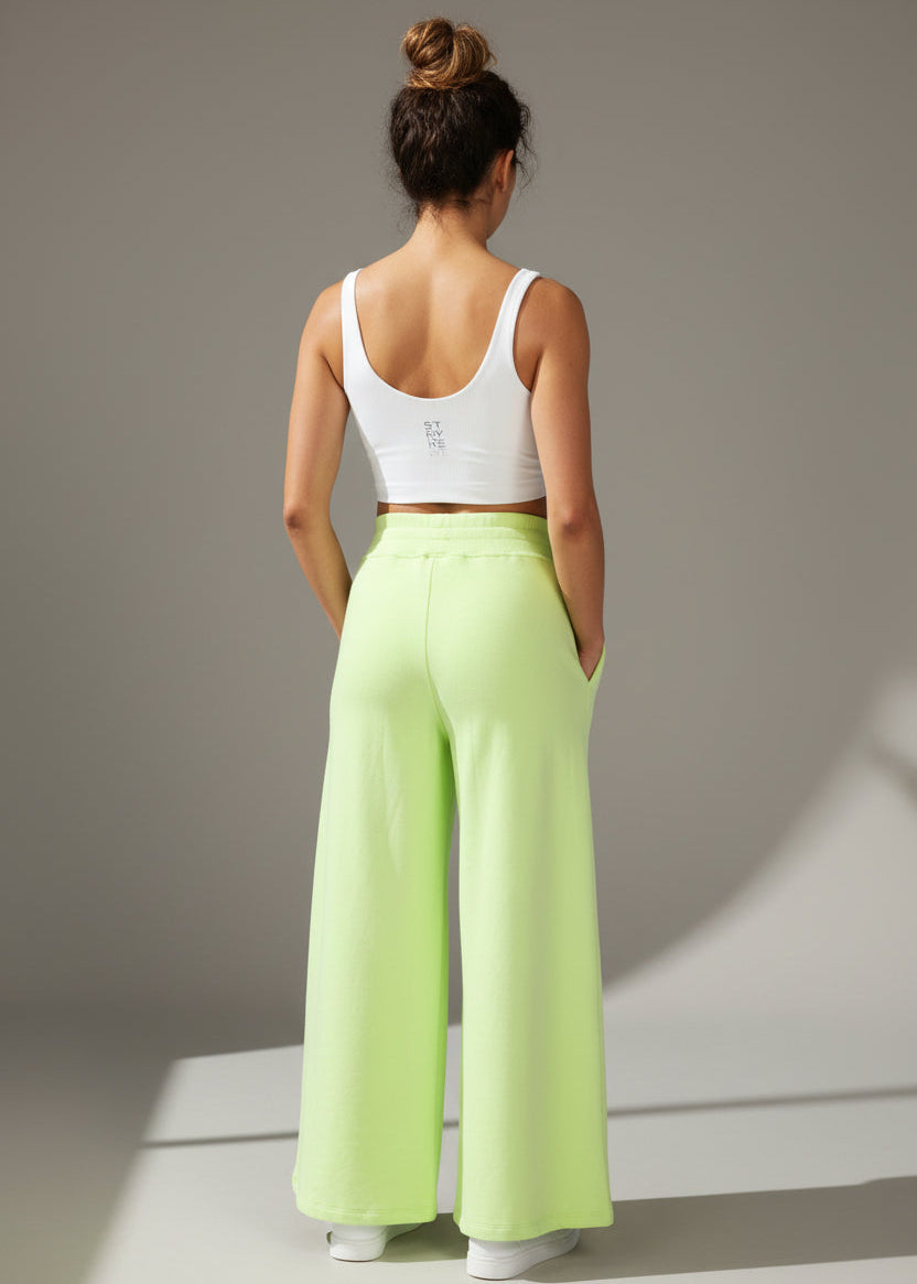 Our ACTIVE FLEECE TRACKPANTS is the perfect staple piece for your pre and post-training session.

These trackpants are a relaxed high waist fit with a rib elasticated waistband, drawstring, side pockets, and beautiful, soft brushed fleece fabric.