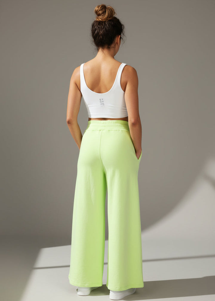 Our ACTIVE FLEECE TRACKPANTS is the perfect staple piece for your pre and post-training session.

These trackpants are a relaxed high waist fit with a rib elasticated waistband, drawstring, side pockets, and beautiful, soft brushed fleece fabric.