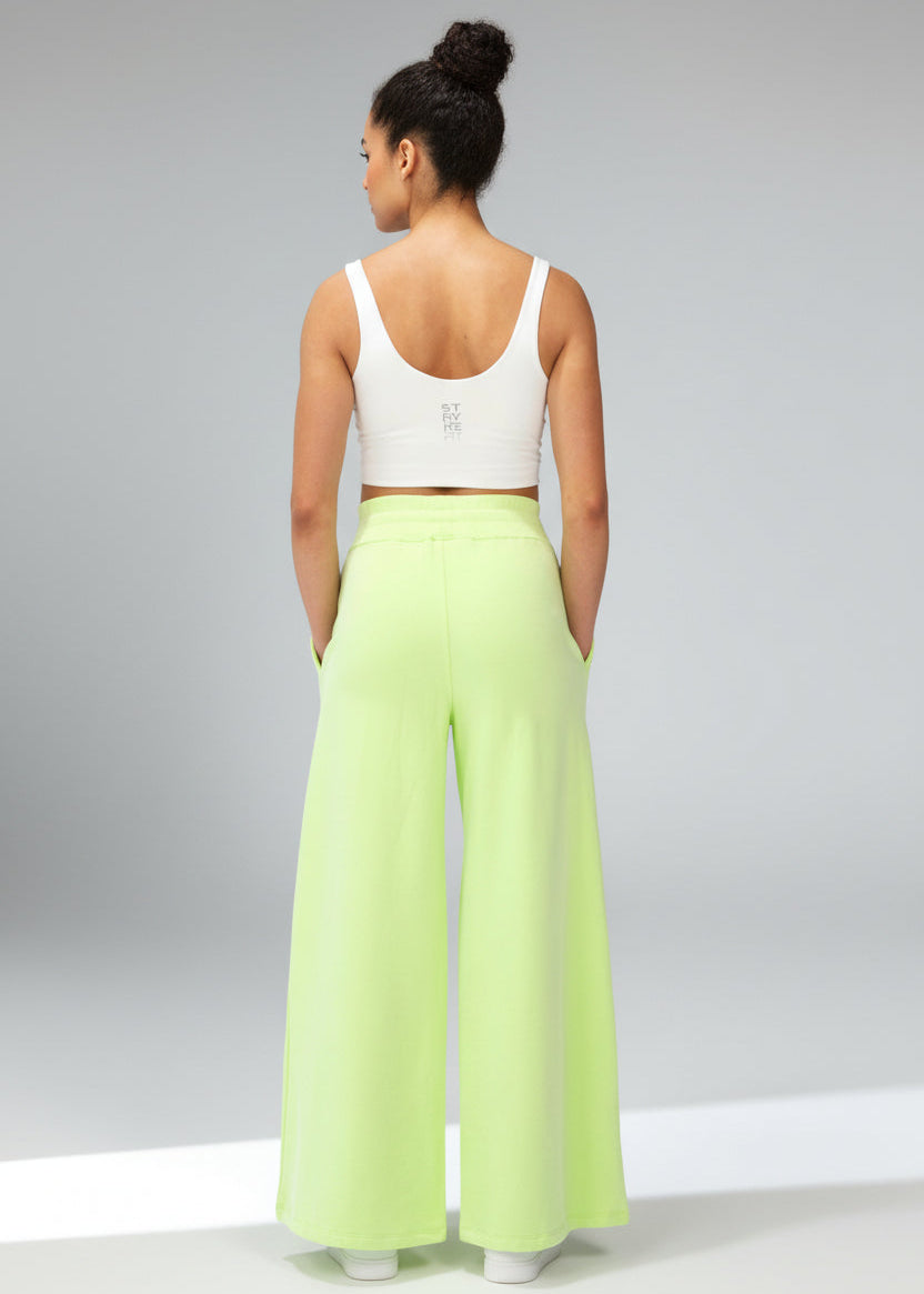 Our ACTIVE FLEECE TRACKPANTS is the perfect staple piece for your pre and post-training session.

These trackpants are a relaxed high waist fit with a rib elasticated waistband, drawstring, side pockets, and beautiful, soft brushed fleece fabric.