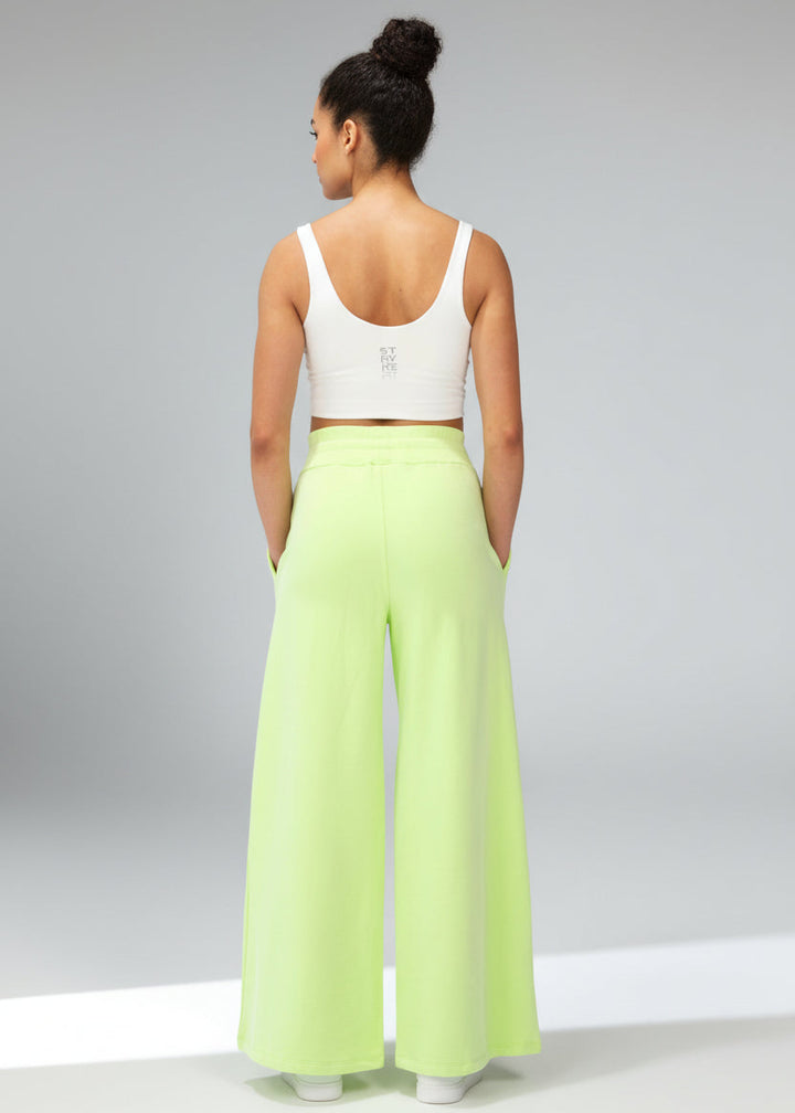 Our ACTIVE FLEECE TRACKPANTS is the perfect staple piece for your pre and post-training session.

These trackpants are a relaxed high waist fit with a rib elasticated waistband, drawstring, side pockets, and beautiful, soft brushed fleece fabric.