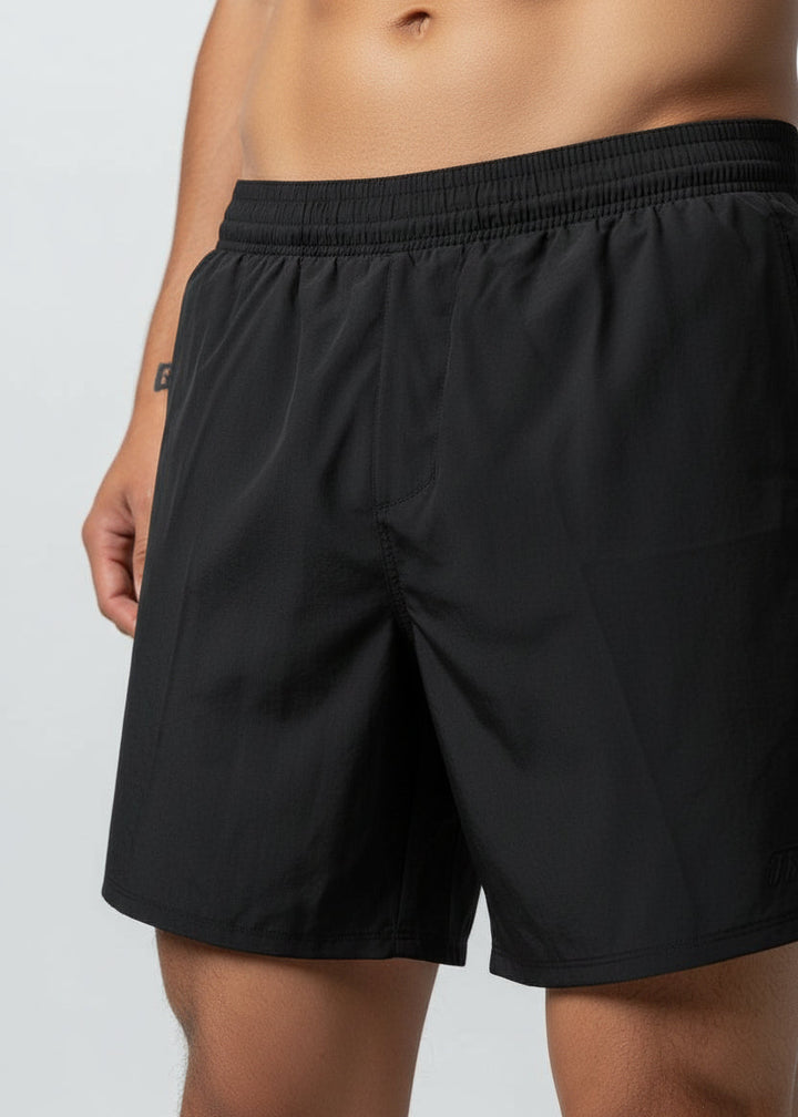 The ELITE RUN SHORT s engineered for runners who push themselves to the limit. Designed to move with you, these shorts offer ultimate comfort and flexibility and have every feature a runner needs. Whether on a long run or hitting a training session, the ELITE Run Short will support you every step of the way.