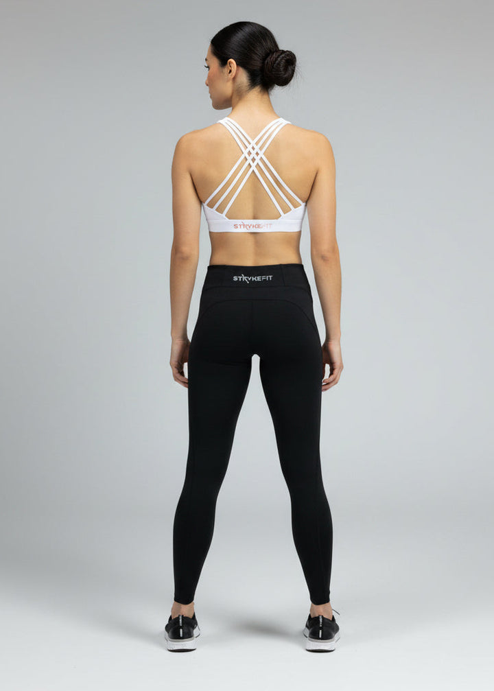 The FAST ENDURANCE LEGGINGS integrate innovative features and fabrics with precision fit to deliver exceptional mobility and compression. With multiple pockets and a reflective logo, these leggings are an essential running style.