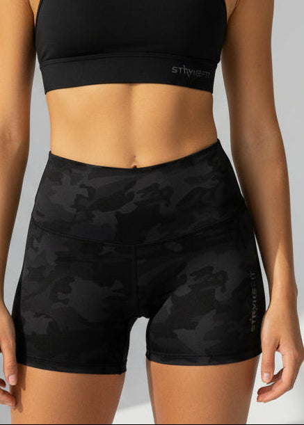 The FOCUS RUN SHORT is the perfect staple piece, combining comfort, support, and lightweight fabric to deliver exceptional mobility to help you perform at your highest level. This short is perfect for the gym or any running session.