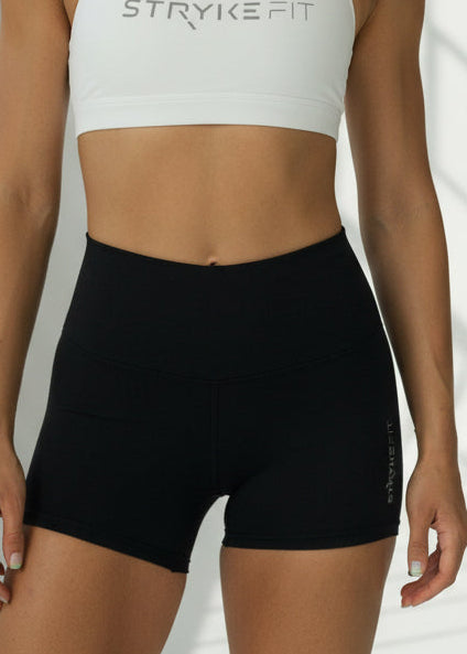 The FOCUS RUN SHORT is the perfect staple piece, combining comfort, support, and lightweight fabric to deliver exceptional mobility to help you perform at your highest level. This short is perfect for the gym or any running session.