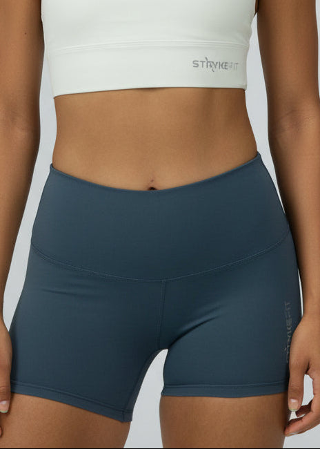 The FOCUS RUN SHORT is the perfect staple piece, combining comfort, support, and lightweight fabric to deliver exceptional mobility to help you perform at your highest level. This short is perfect for the gym or any running session.