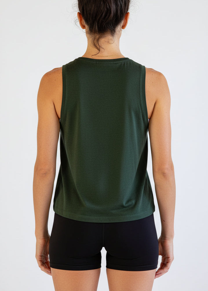 Woman wearing a black tank top and shorts with 'STRYKE FIT' logo on a light gray background.
The Jogging Singlet is made for runners who value comfort and consistency.

A dependable style you can throw on and trust for everyday runs, training sessions, and the miles in between.