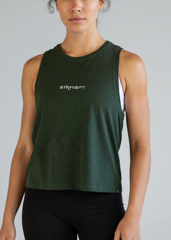 Woman wearing a black tank top and shorts with 'STRYKE FIT' logo on a light gray background.
The Jogging Singlet is made for runners who value comfort and consistency.

A dependable style you can throw on and trust for everyday runs, training sessions, and the miles in between.