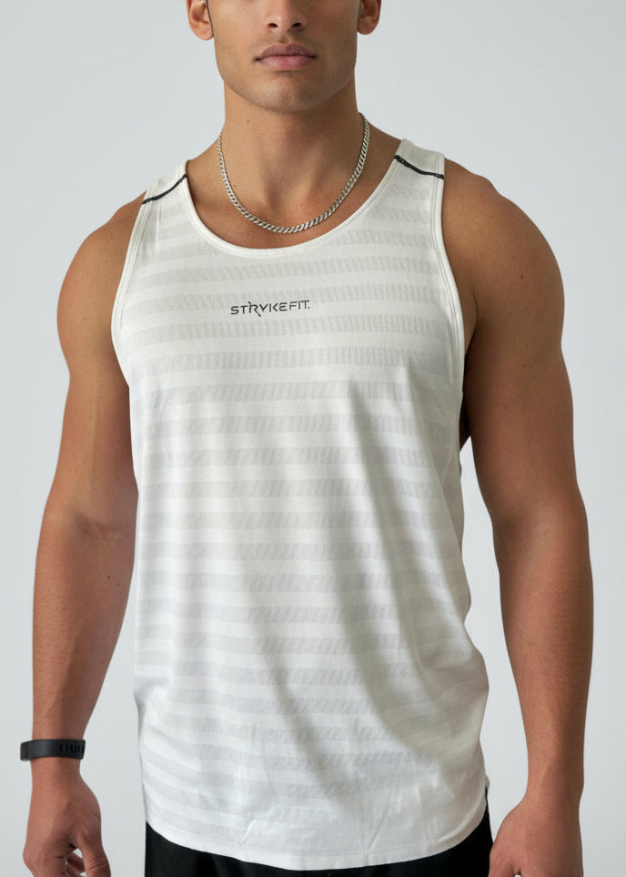 The Speed Run Singlet is made for sessions where the pace lifts and focus intensifies — from track work to longer efforts and everything in between.

Lightweight and breathable, the fabric is moisture wicking, while the racerback cut allows your shoulders and arms to move freely without restriction.
