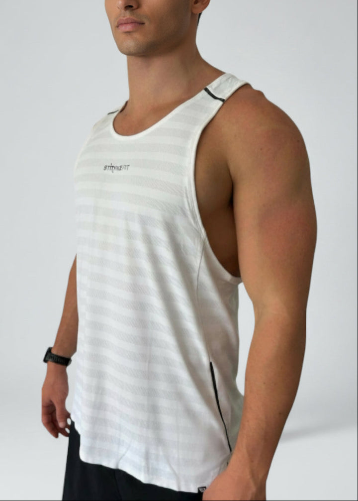 The Speed Run Singlet is made for sessions where the pace lifts and focus intensifies — from track work to longer efforts and everything in between.

Lightweight and breathable, the fabric is moisture wicking, while the racerback cut allows your shoulders and arms to move freely without restriction.
