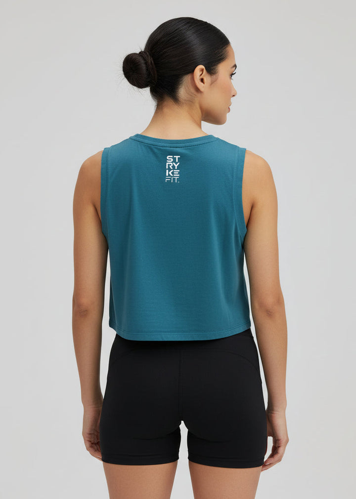 The SQUAD CROP TANK is the perfect top for all your fitness needs. Featuring dropped armholes, a cropped length and a relaxed fit, you can enjoy the freedom of movement in this style.