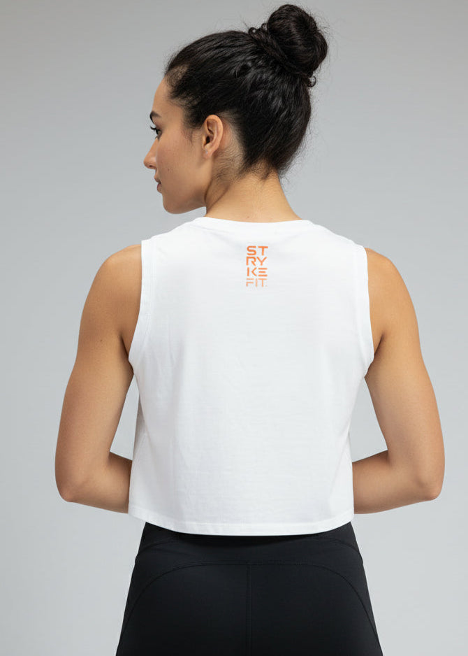 The SQUAD CROP TANK is the perfect top for all your fitness needs. Featuring dropped armholes, a cropped length and a relaxed fit, you can enjoy the freedom of movement in this style.