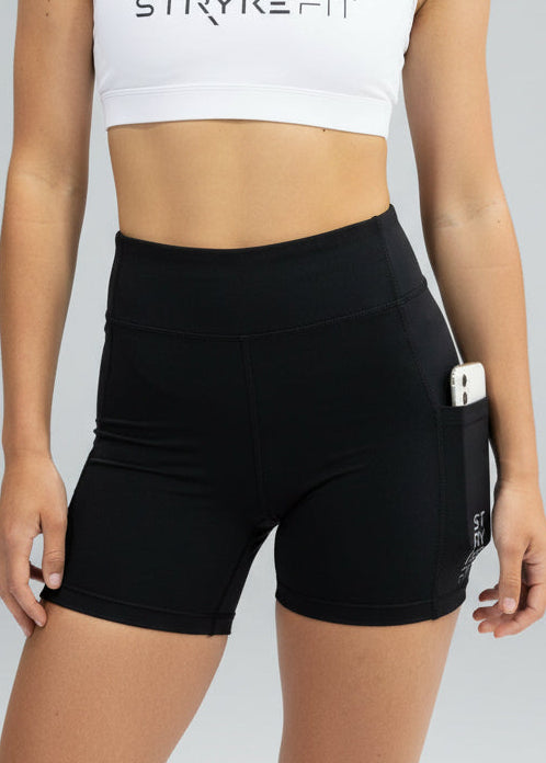 The TREK 5" Run Short is your everyday running staple — designed for comfort, support, and effortless movement. Lightweight and breathable, it’s built to move naturally with your stride, so nothing holds you back.

Functional leg pockets give you a practical place to carry your phone, gels or your essentials. The 5" length offers the right balance of coverage and freedom, making it a go-to for training runs, long runs, and everything in between.