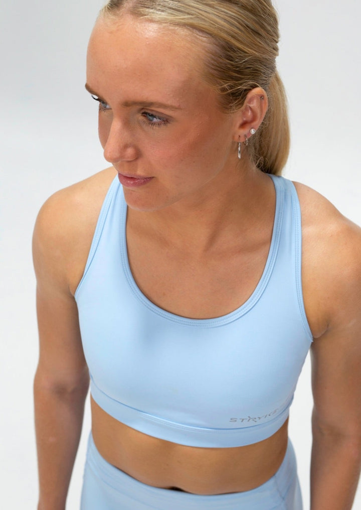 The STRYKE CROP TOP is designed with a back phone pocket enabling you to store your phone effortlessly while wearing, allowing you to listen to music, podcasts, or even just having your phone with you for personal security. The racerback straps follow the curve of your shoulder blades to allow your arms to move freely while offering maximum support.