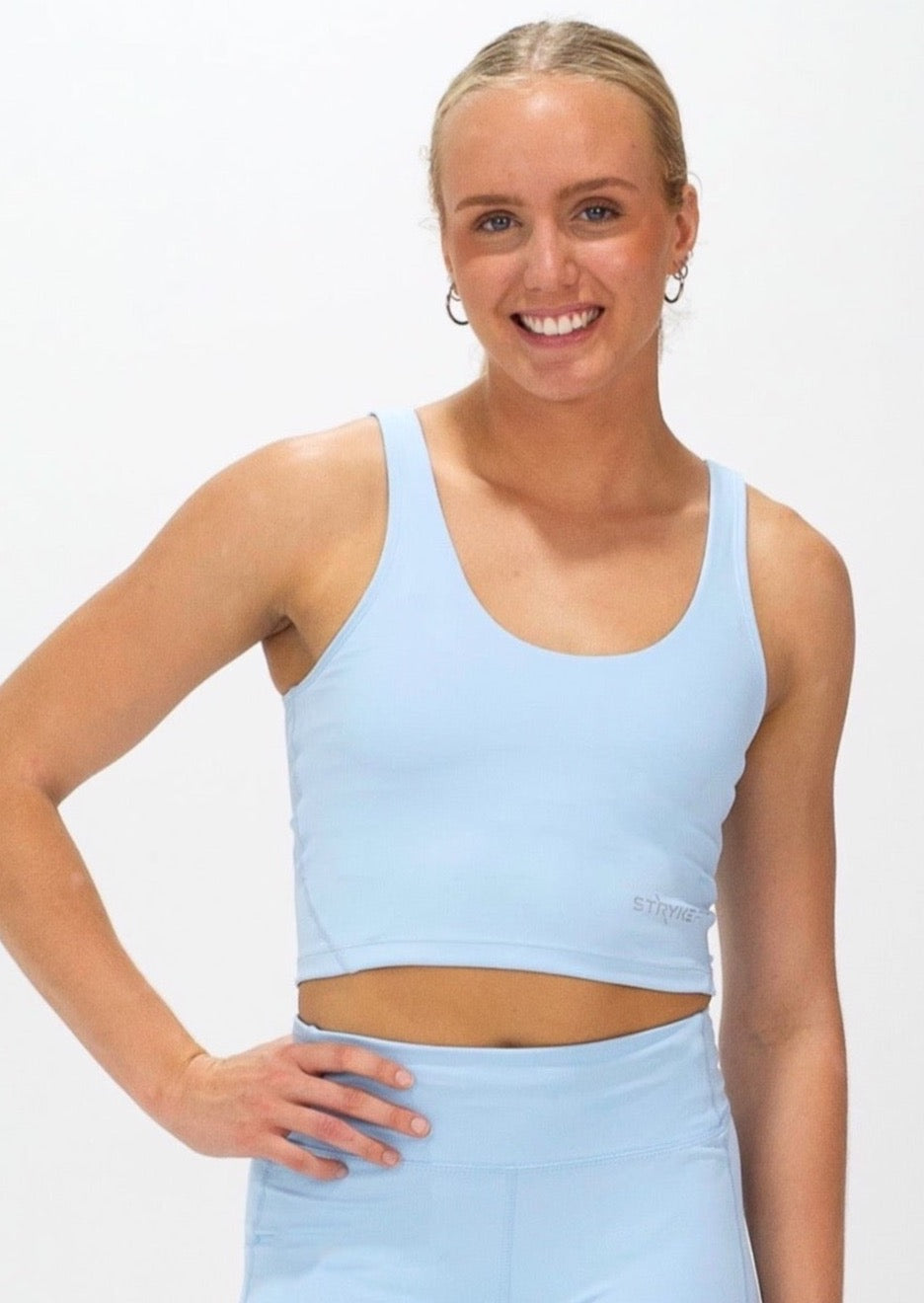 The INTERVAL CROP TOP is a longer-length crop top with a built-in bra for extra support and added coverage. Designed for high-impact training this top is a great addition to any wardrobe.