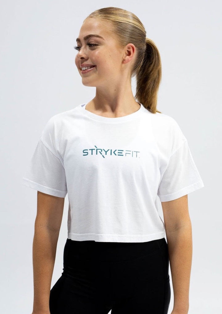 FOCUS CROP TEE is the perfect t-shirt to pair with all your Stryke activewear. The classic crop style tee is made from breathable combed cotton fabric which offers exceptional comfort. The Focus Crop Tee matches back to the Trek Running Short, the perfect garment for any wardrobe.