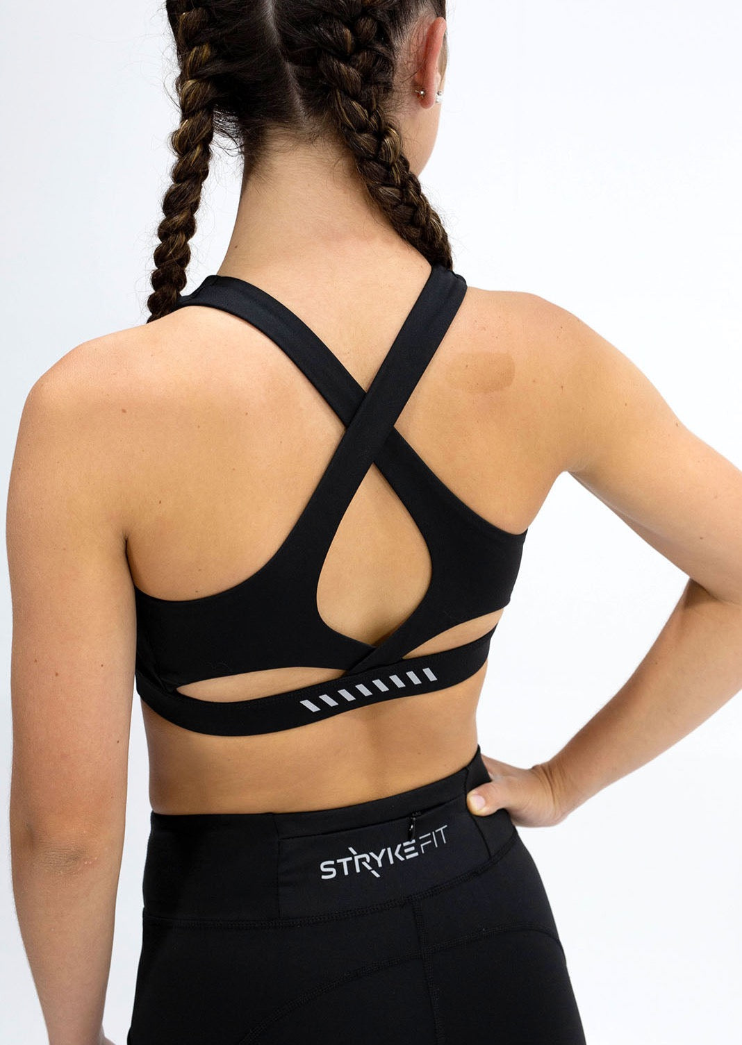 The ENERGY CROP TOP features cross back straps to ensure a full range of motion through your arms when running every rep, step, and stride This crop top will leaving you feeling supported yet comfortable. Reflective logo's on the front and back  have been added to enhance visibility in low light.